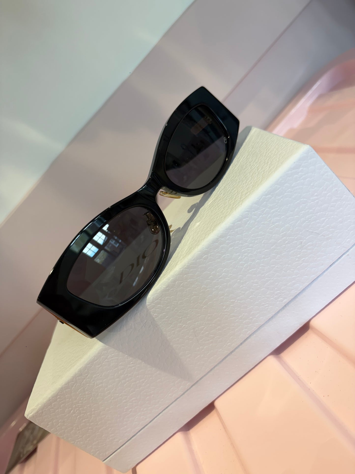 D sunglasses